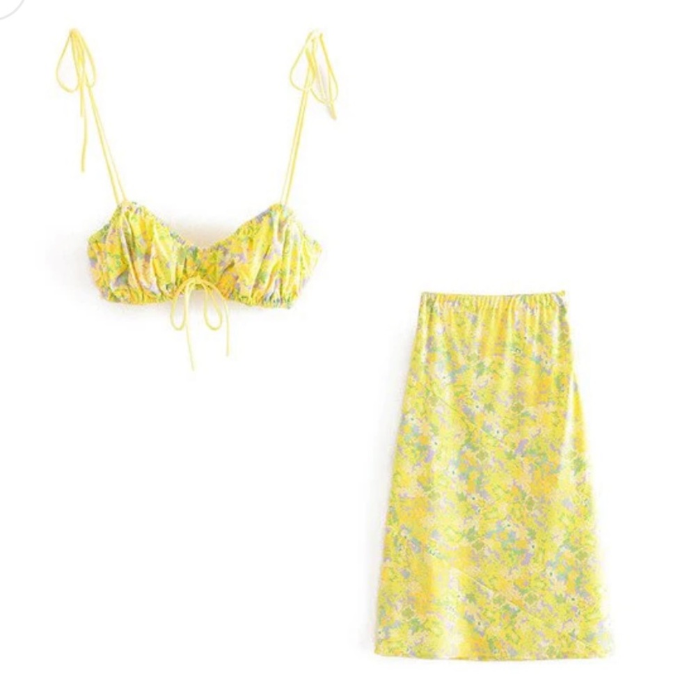 CROP TOP (skirt sold separately)